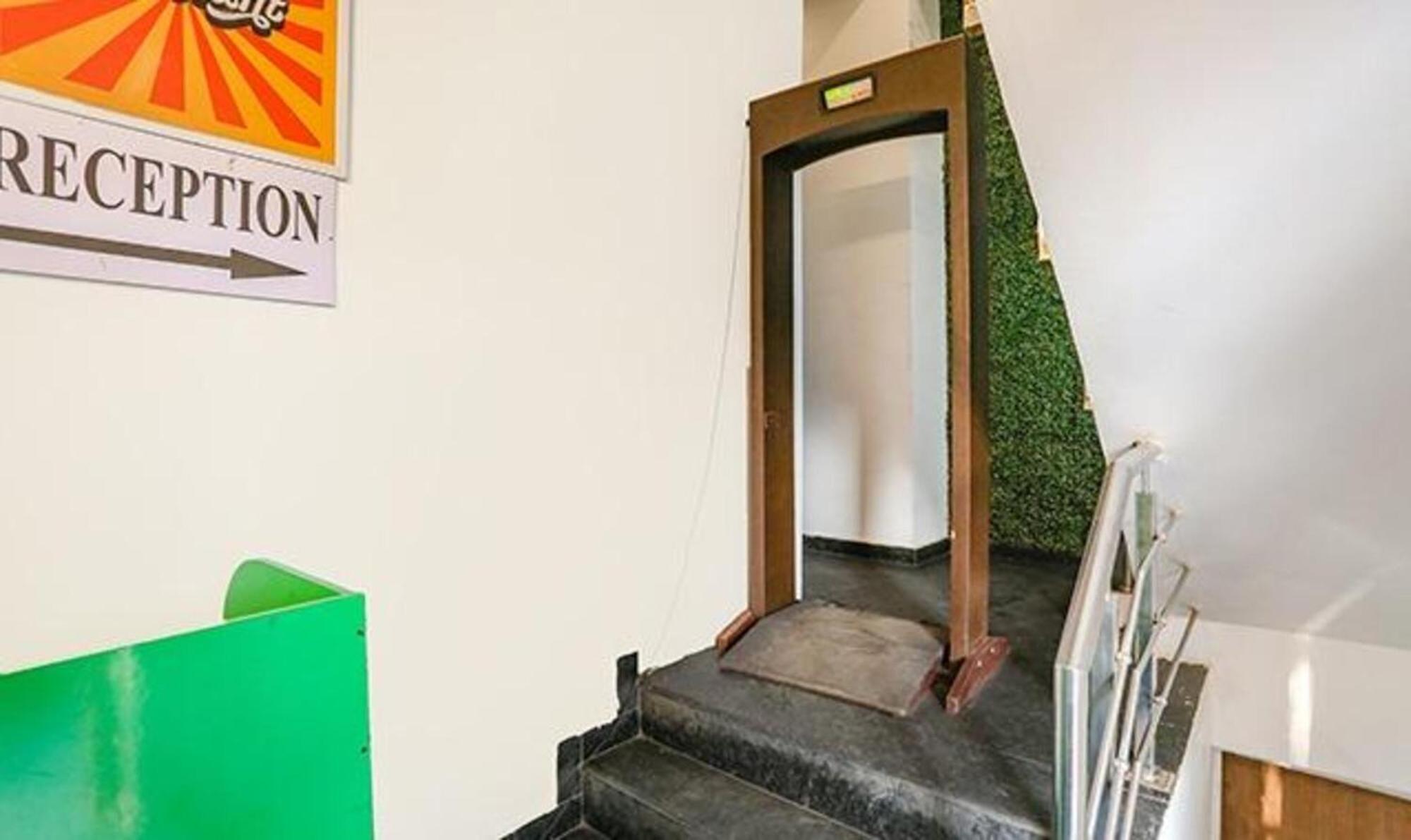 Fabhotel Urban Residency Model Town Nova Deli Exterior foto